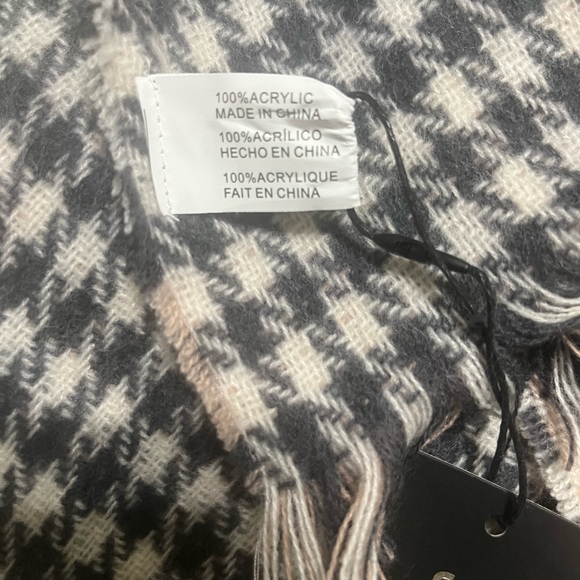 Steve Madden pink and gray plaid fringe scarf - Picture 5 of 7